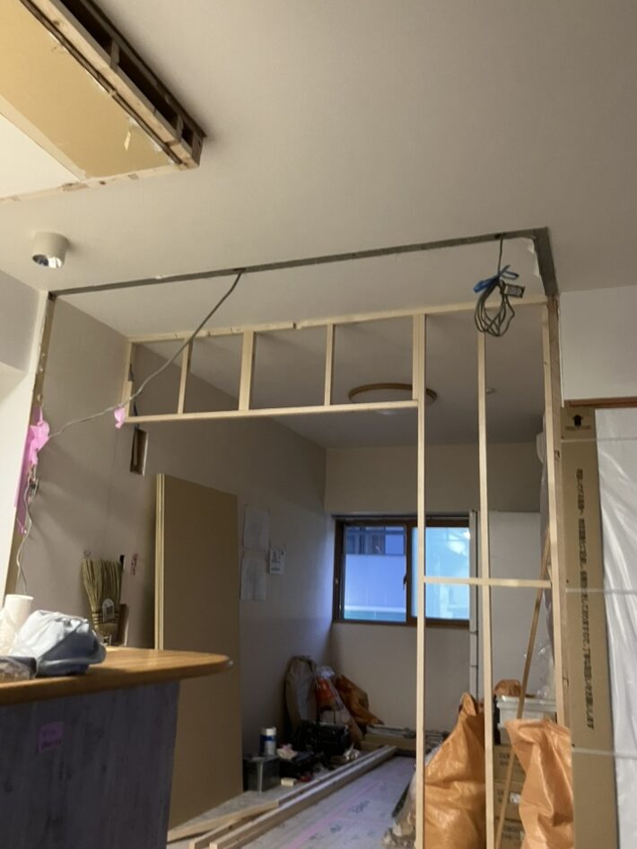 U様邸　現場レポート　③収納部屋（ドア入替と壁）